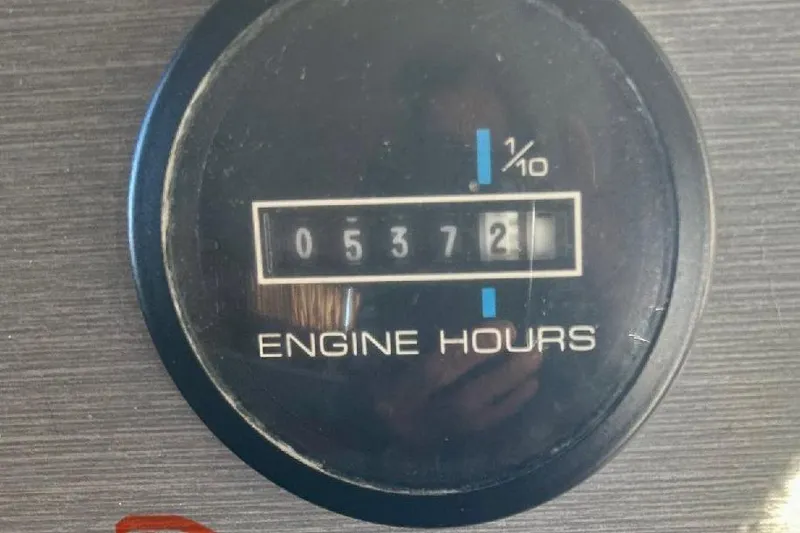 Slide: The Image of Engine hour meter showing 537.2 hours on 1996 Gibson 41 Classic Houseboat. - 12