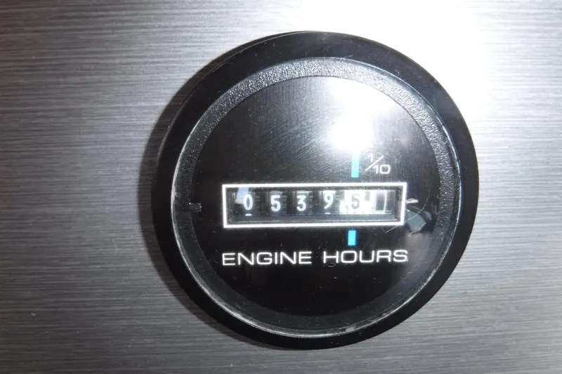 Slide: The Image of Engine hour meter displaying 539.5 hours on a 1994 Gibson 41 Classic Houseboat. - 32