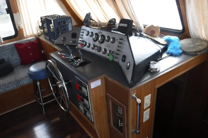 Slide: The Image of 1994 Gibson 41 Classic Houseboat helm with control panel and steering wheel. - 38