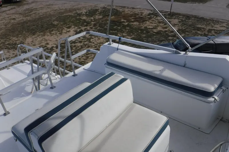 Slide: The Image of 1994 Gibson 41 Classic Houseboat upper deck with white seating and railing. - 43