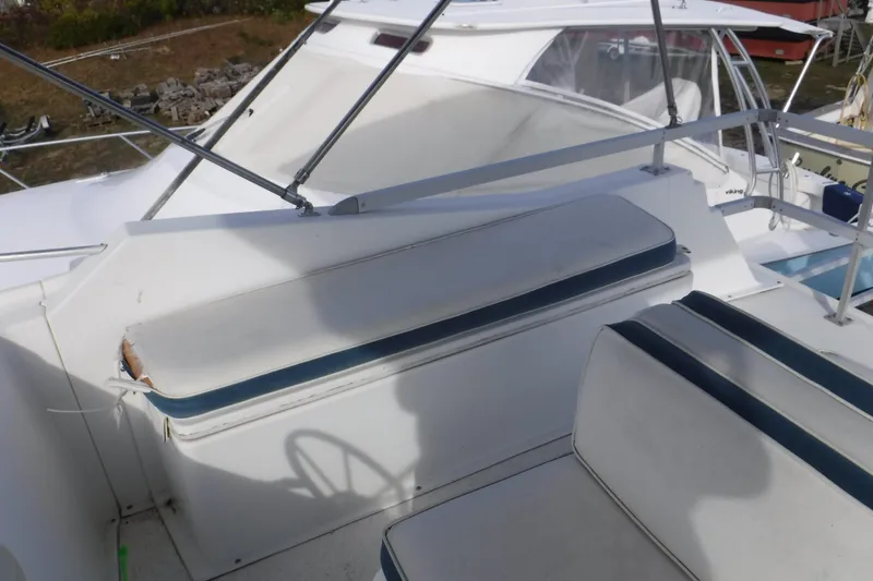 Slide: The Image of 1994 Gibson 41 Classic Houseboat interior with white seating and steering wheel. - 44