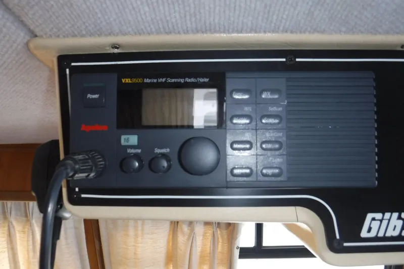 Slide: The Image of VXL9500 marine VHF radio on 1994 Gibson 41 Classic Houseboat dashboard. - 60