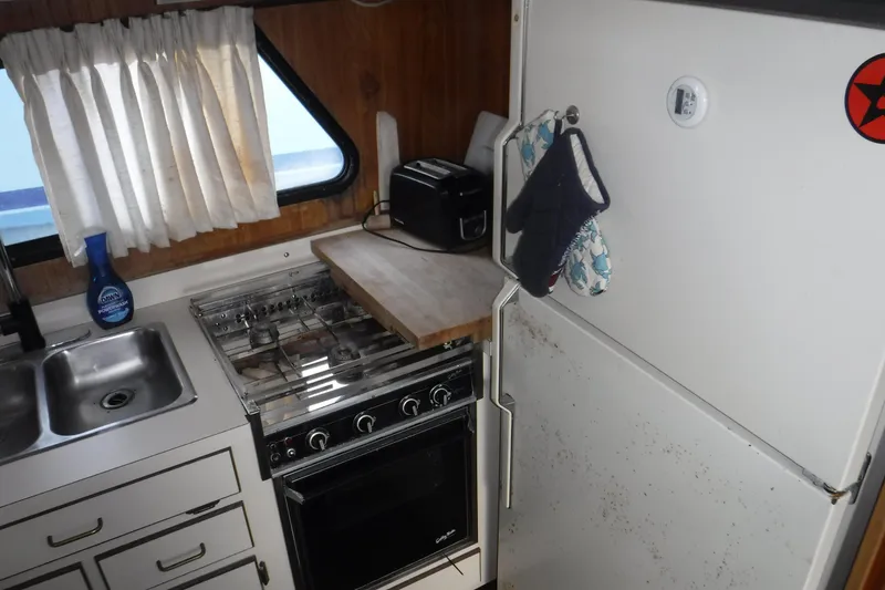 Slide: The Image of 1994 Gibson 41 Classic Houseboat kitchen with stove, sink, and refrigerator. - 67