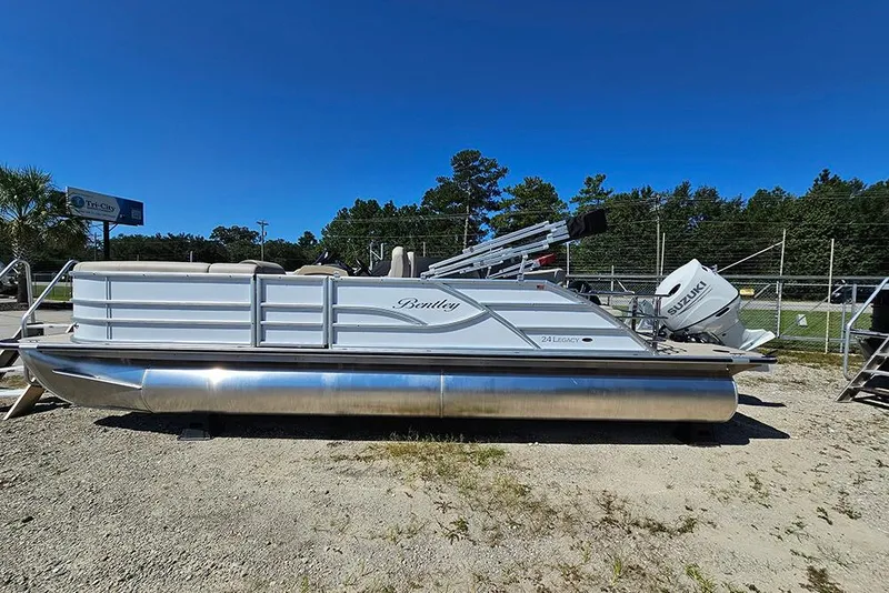 The Image of 2026 Bentley Pontoons 243 Legacy Swingback (Sport3) on display, featuring sleek design and Suzuki engine. - 0