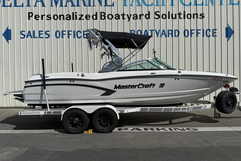 The Image of 2015 MasterCraft X30 boat on trailer at Delta Marine Yacht Center. - 0