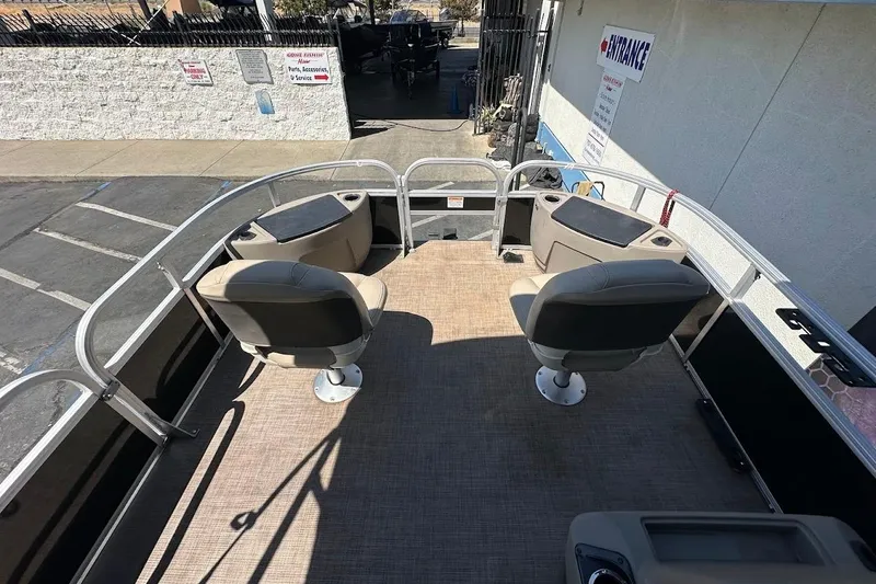 Slide: The Image of 2022 Sun Tracker Bass Buggy 18 DLX pontoon boat interior with seating and railing. - 29