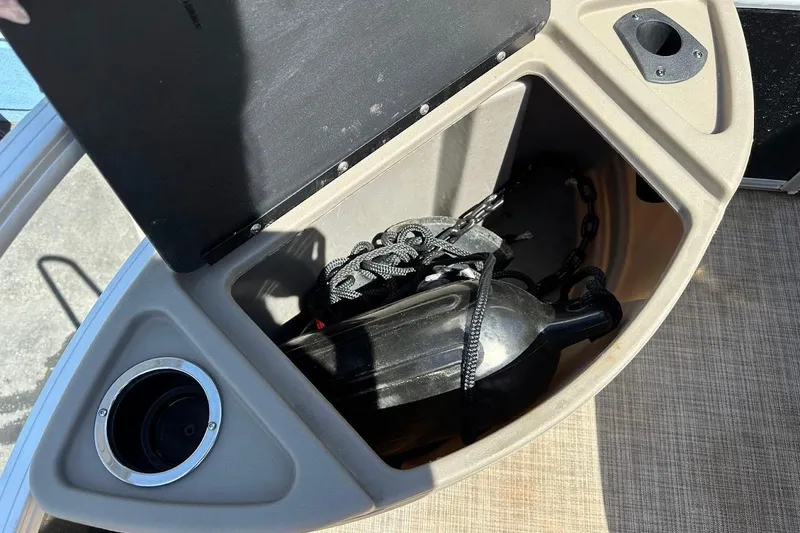Slide: The Image of Storage compartment on 2022 Sun Tracker Bass Buggy 18 DLX with boat fender and chain. - 33