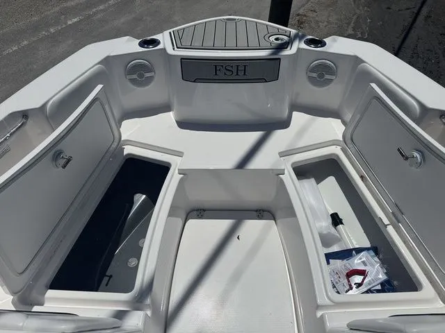 Slide: The Image of Yamaha 220 FSH Sport 2026 - 10