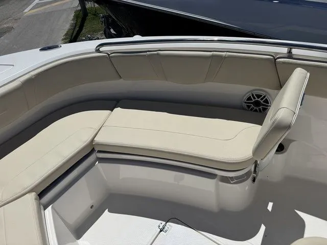 Slide: The Image of Robalo R232 Explorer 2026 - 16