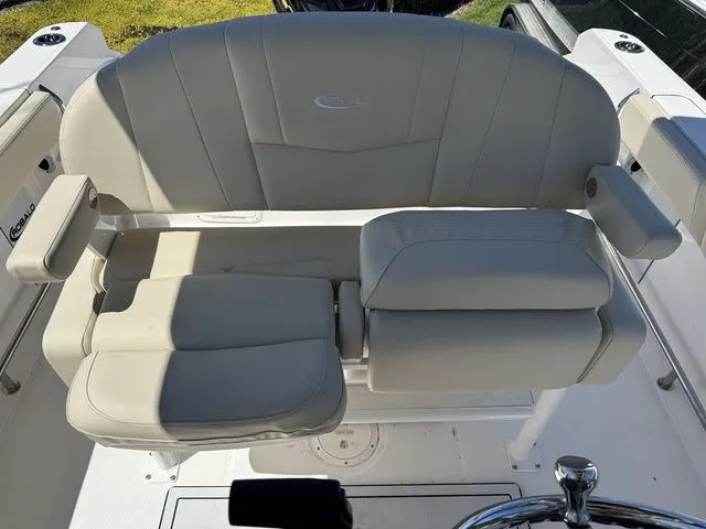 Slide: The Image of Robalo R232 Explorer 2026 - 21