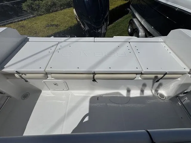 Slide: The Image of Robalo R232 Explorer 2026 - 22