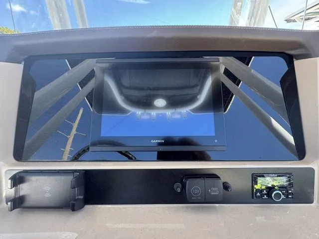 Slide: The Image of Robalo R232 Explorer 2026 - 25