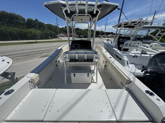 Slide: The Image of Robalo R232 Explorer 2026 - 4