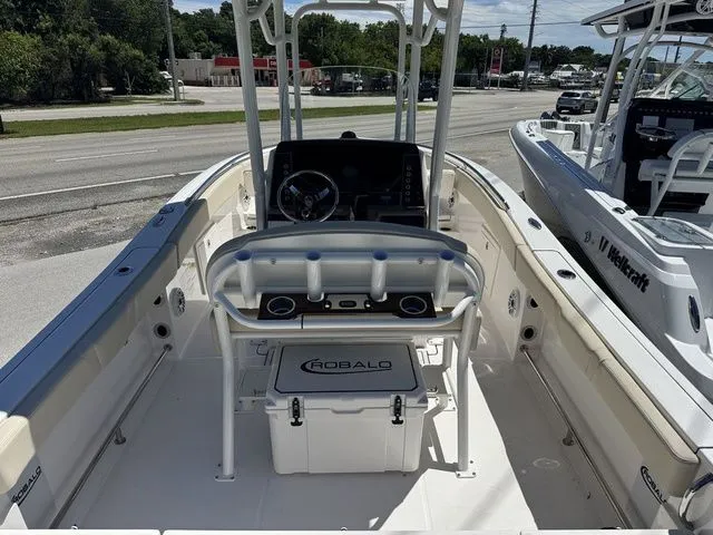 Slide: The Image of Robalo R232 Explorer 2026 - 5