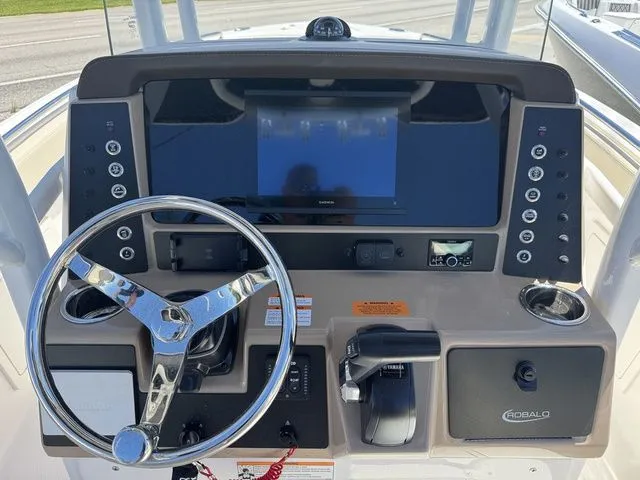 Slide: The Image of Robalo R232 Explorer 2026 - 8