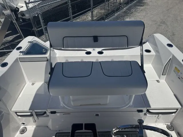 Slide: The Image of Yamaha 220 FSH Sport 2026 - 14