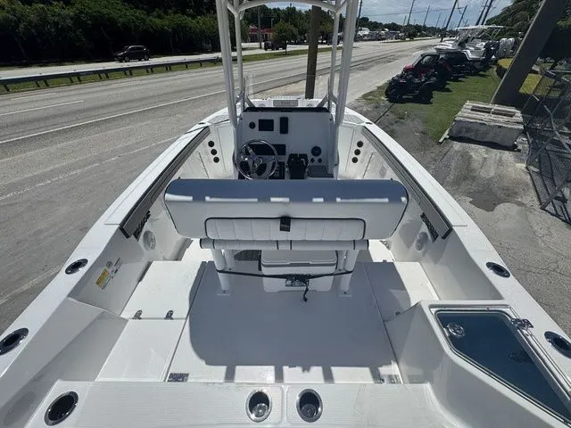 Slide: The Image of Yamaha 220 FSH Sport 2026 - 4