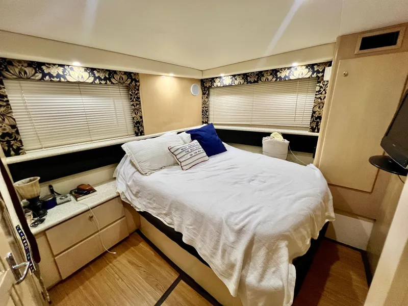 Slide: The Image of Carver 356 Motor Yacht 2000 - 16