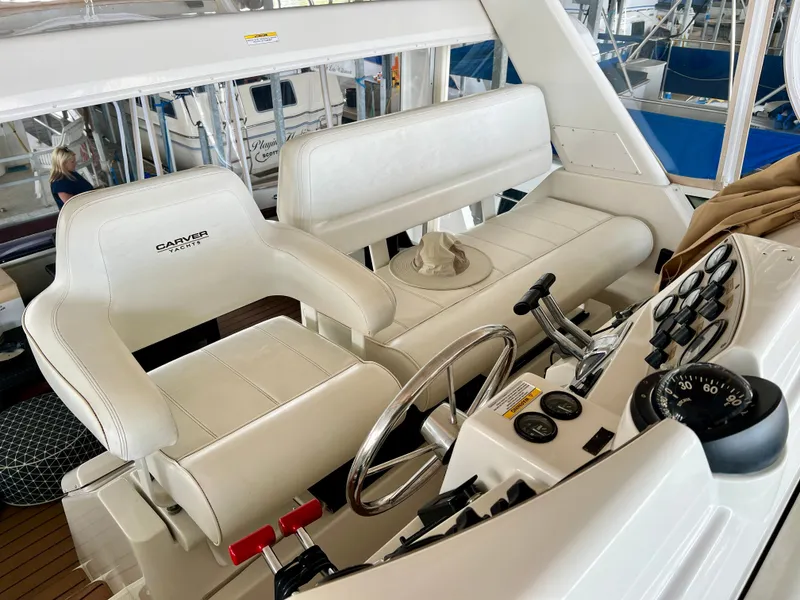 Slide: The Image of Carver 356 Motor Yacht 2000 - 32