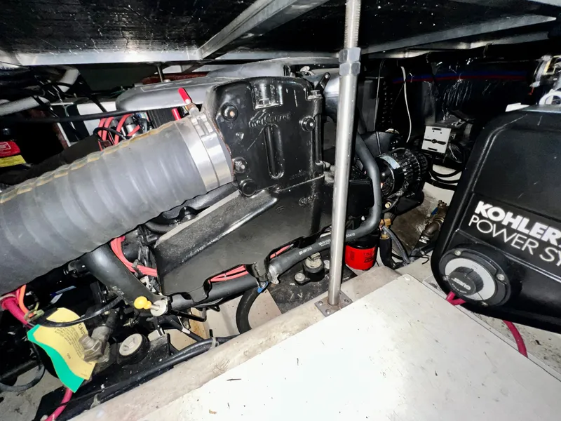 Slide: The Image of Carver 356 Motor Yacht 2000 - 39