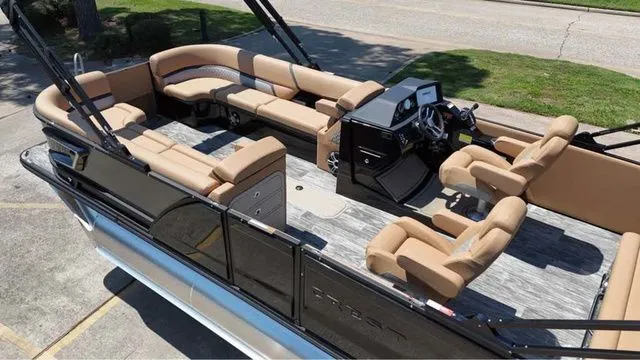 Slide: The Image of Crest 250 Caribbean W/400V10 2026 - 10