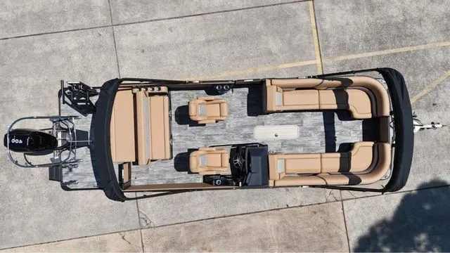 Slide: The Image of Crest 250 Caribbean W/400V10 2026 - 4