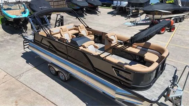 Slide: The Image of Crest 250 Caribbean W/400V10 2026 - 6