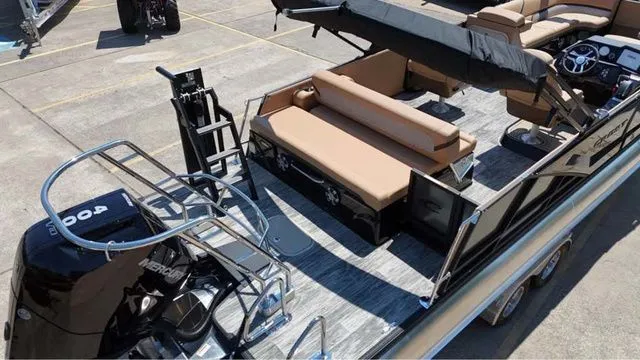 Slide: The Image of Crest 250 Caribbean W/400V10 2026 - 9