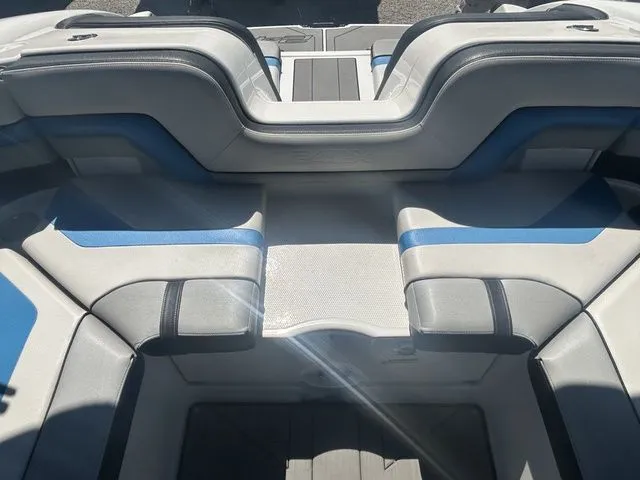 Slide: The Image of Yamaha 242X E-Series 2019 - 10