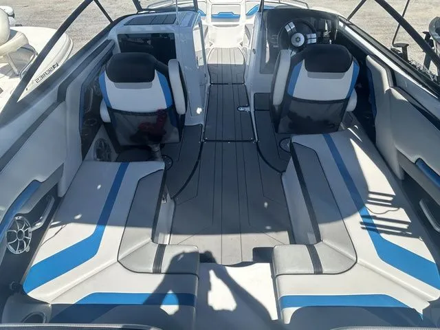 Slide: The Image of Yamaha 242X E-Series 2019 - 5