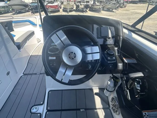 Slide: The Image of Yamaha 242X E-Series 2019 - 6