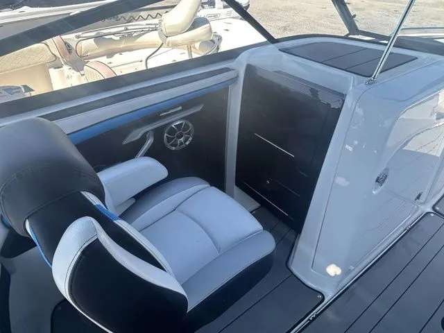 Slide: The Image of Yamaha 242X E-Series 2019 - 8