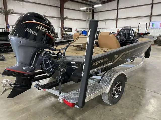 Slide: The Image of Xpress H18C Crappie 2026 - 12