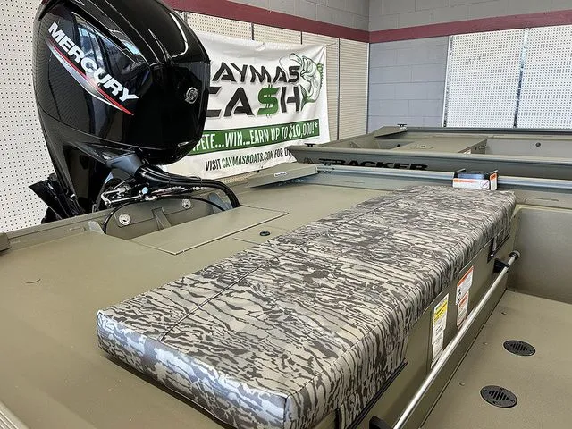 Slide: The Image of Tracker Grizzly 1860 CC 2026 - 6