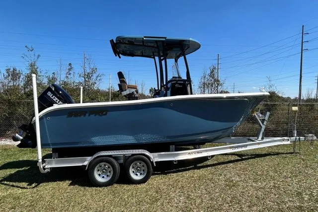 Slide: The Image of Sea Pro 222 Deep-V 2025 - 15