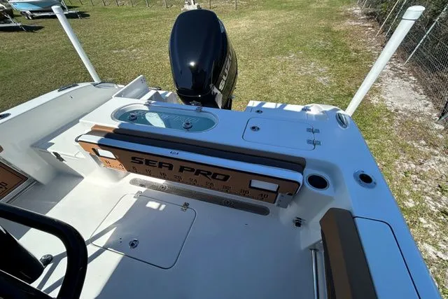 Slide: The Image of Sea Pro 222 Deep-V 2025 - 8