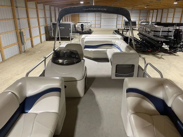 Slide: The Image of Sun Tracker PARTY BARGE 25 2005 - 10