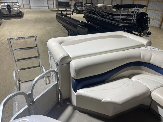 Slide: The Image of Sun Tracker PARTY BARGE 25 2005 - 11