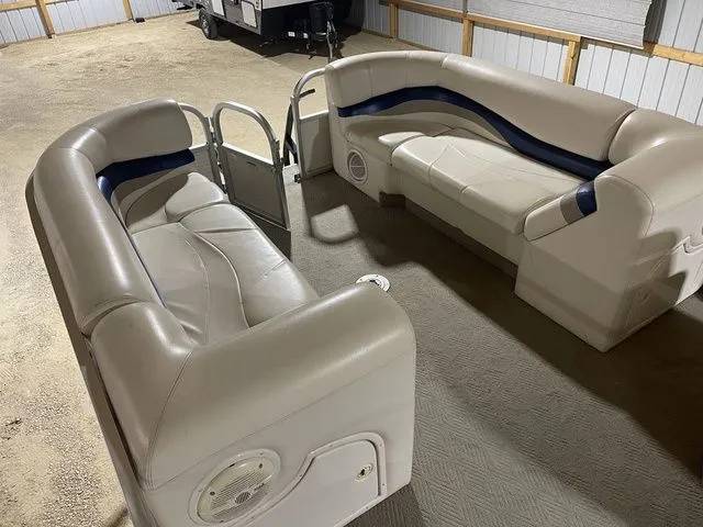 Slide: The Image of Sun Tracker PARTY BARGE 25 2005 - 15