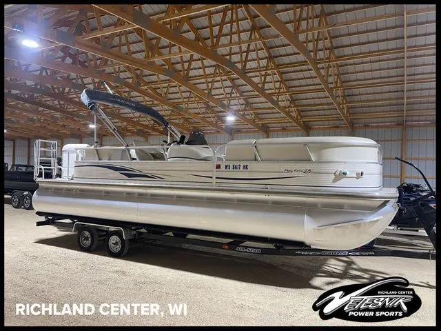 Slide: The Image of Sun Tracker PARTY BARGE 25 2005 - 16