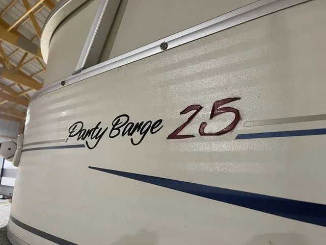 Slide: The Image of Sun Tracker PARTY BARGE 25 2005 - 4