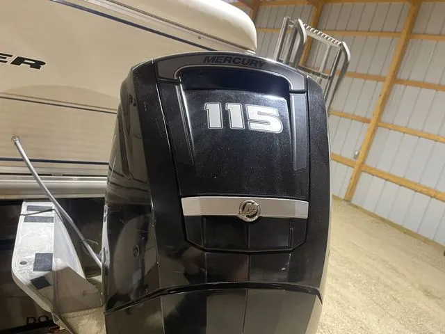 Slide: The Image of Sun Tracker PARTY BARGE 25 2005 - 6