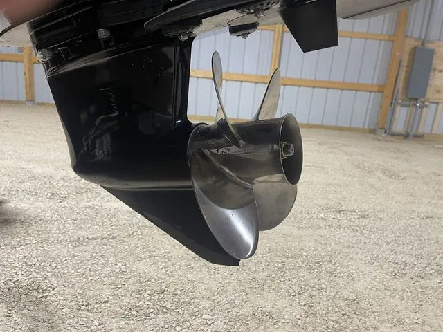 Slide: The Image of Sun Tracker PARTY BARGE 25 2005 - 8