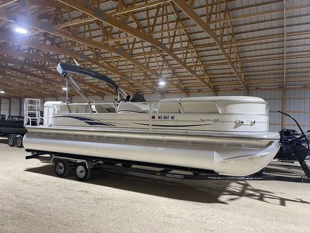 Slide: The Image of Sun Tracker PARTY BARGE 25 2005 - 9