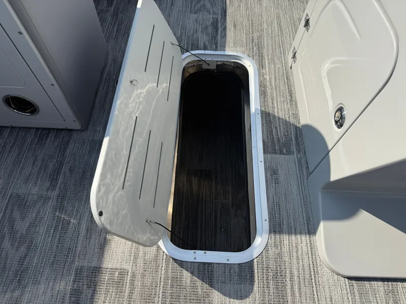 Slide: The Image of Bentley Pontoons Legacy 223 Swingback Tritoon & Honda 4-Stroke EFI 2026 - 28