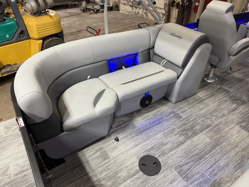 Slide: The Image of Bentley Pontoons Legacy 223 Navigator DL Quad Lounge Tritoon & Honda 4-Stroke EFI 2026 - 17