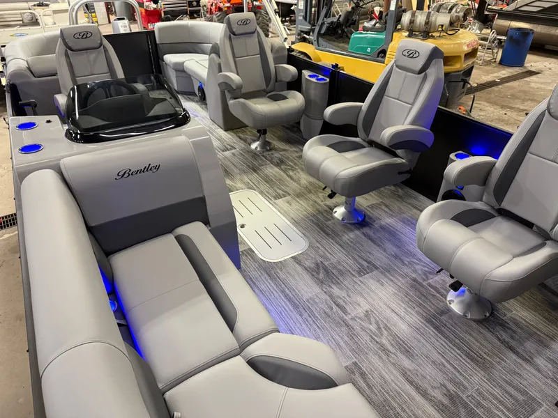 Slide: The Image of Bentley Pontoons Legacy 223 Navigator DL Quad Lounge Tritoon & Honda 4-Stroke EFI 2026 - 32
