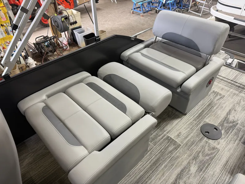 Slide: The Image of Bentley Pontoons Legacy 220 QSB Swingback & 4-Stroke EFI 2026 - 20