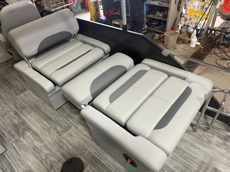 Slide: The Image of Bentley Pontoons Legacy 220 QSB Swingback & 4-Stroke EFI 2026 - 21