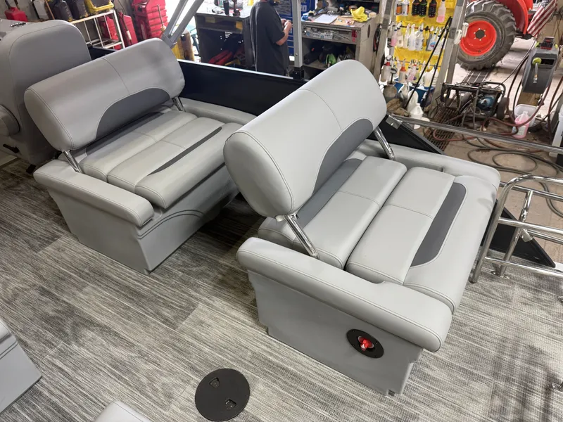 Slide: The Image of Bentley Pontoons Legacy 220 QSB Swingback & 4-Stroke EFI 2026 - 22